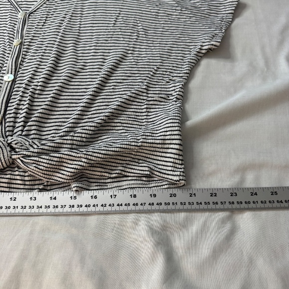 Aura Women's Button Up V-Neck Cropped‎ Black + White Top Waist Tie Beach Medium - Picture 11 of 13